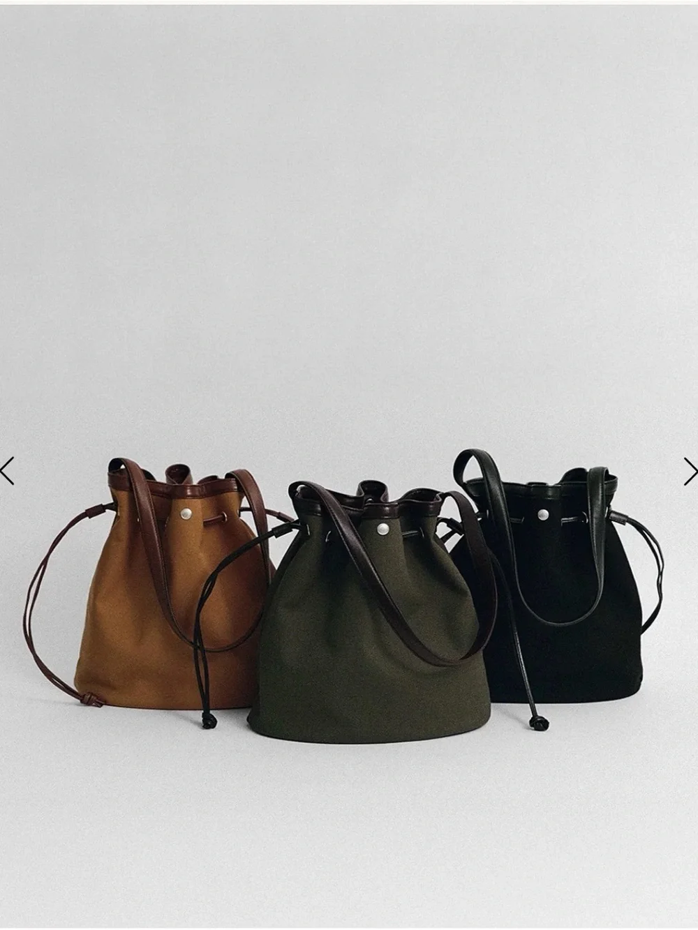 TOUT Y EST Sac Coquille Bucket Bag - khaki